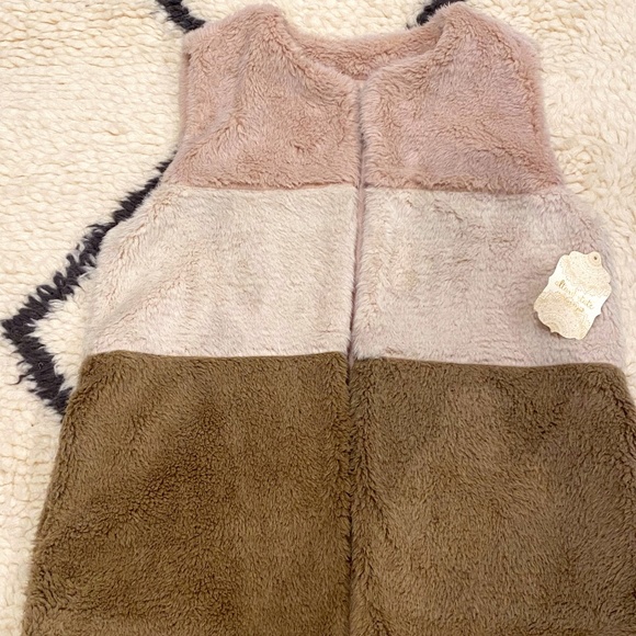 Altard State Faux Fur Vest - Picture 2 of 11
